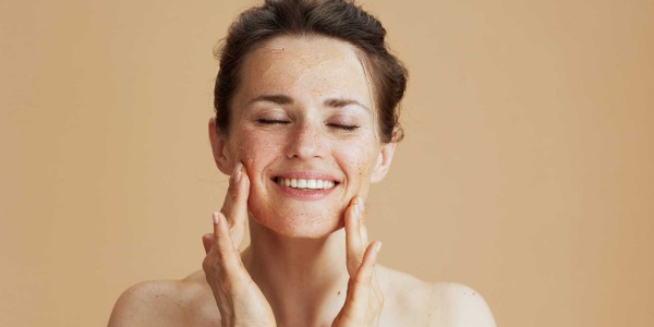 Rivela la Tua Bellezza: La Scienza dietro il Peeling Enzimatico