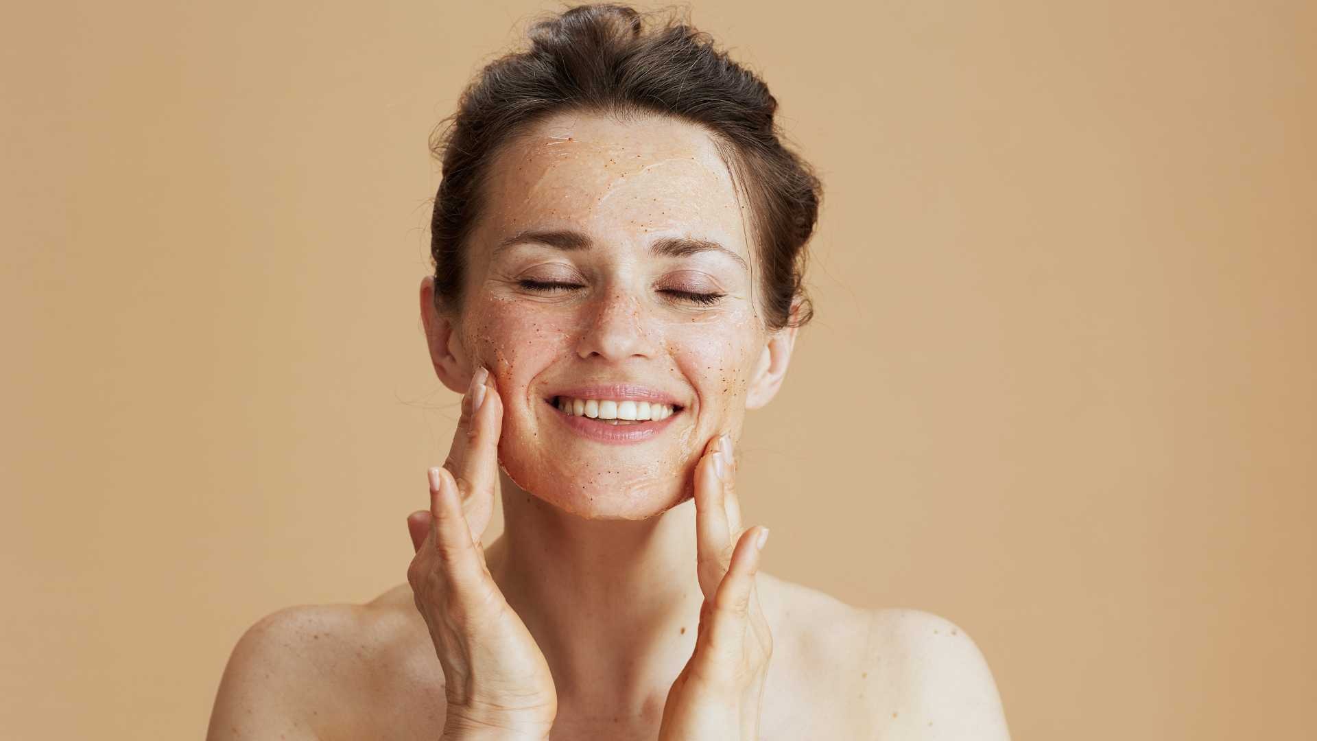 Rivela la Tua Bellezza: La Scienza dietro il Peeling Enzimatico